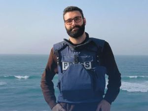 معتز عزايزة 