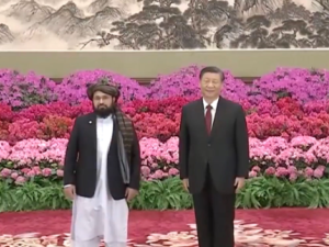 Chinese President Xi Jinping (R) and Taliban ambassador to China Mawlai Assadullah (L) in Beijing, 30-01-2024