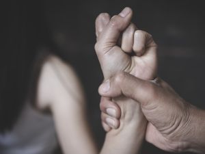 أسباب العنف الأسري وطرق الوقاية منه؟