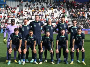 Australia's players pose for the group picture before the start of the Qatar 2023 AFC Asian Cup Group B football match between Syria and Australia at the Jassim bin Hamad Stadium in Doha on January 18, 2024. (Photo by HECTOR RETAMAL / AFP)