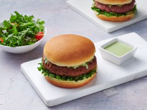  طيران الإمارات تسجّل 40% نمواً في طلب الوجبات النباتية