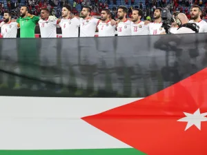 Jordan's players chant the national anthem ahead of FIFA Arab Cup 2021 quarter final football match between Egypt and Jordan at the Al-Janoub Stadium in the Qatari city of Al-Wakrah on December 11, 2021. (Photo by KARIM JAAFAR / AFP)