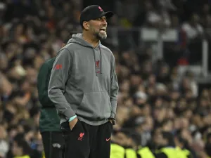 Liverpool's German coach Jurgen Klopp reacts during the UEFA Champions League last 16 second leg football match between Real Madrid CF and Liverpool FC at the Santiago Bernabeu stadium in Madrid on March 15, 2023. (Photo by JAVIER SORIANO / AFP)