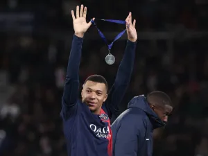 Paris Saint-Germain's French forward #07 Kylian Mbappe celebrates with his medal after winning the French Champions' Trophy (Trophee des Champions) football match between Paris Saint-Germain (PSG) and Toulouse FC at the Parc des Princes stadium in Paris on January 3, 2024. (Photo by FRANCK FIFE / AFP)
