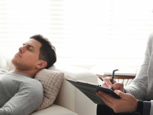 أفضل دكتور نفسي في دبي: 5 أطباء ننصح بزيارتهم