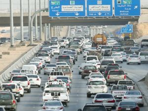ازدحامات مرورية خانقة بالرياض