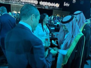 الوزير الاسرائيلي فرض نفسه لالتقاط صورة مع نظيره السعودي ووضعها في سياق آخر