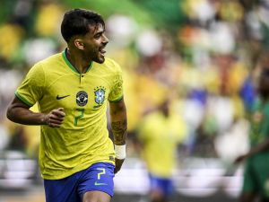 لوكاس باكيتا (Photo by Patricia DE MELO MOREIRA / AFP)