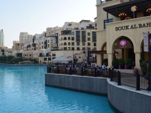 دليل شامل عن سوق البحار دبي مع المطاعم والمحلات