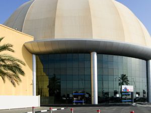 دليل محلات دبي اوتلت مول: المواعيد والخدمات والمطاعم