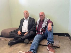 يونس والرجوب في زنزانة مانديلا