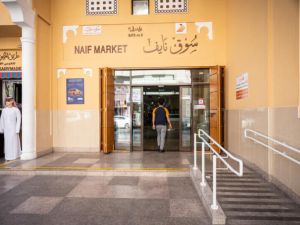 سوق نایف دبي: المحلات والموقع والأنشطة