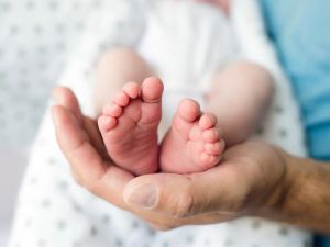 إحباط عملية بيع طفل حديث الولادة مقابل 15 مليون دينار في بغداد