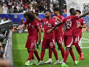قطر تواجه إيران اليوم (Photo by HECTOR RETAMAL / AFP)