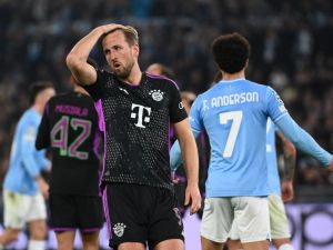 خيبة أمل بافارية بعد السقوط أمام باير ليفركوزن محليا مطلع الأسبوع (Photo by Alberto PIZZOLI / AFP)