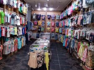 محلات ملابس أطفال في دبي مول