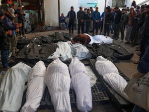 اسرائيل ترتكب مجزرة في شارع الرشيد بغزة
