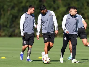Lionel Messi #10 and Luis Suarez #9 of Inter Miami CF speak on the field during an Inter Miami CF Training Session at Florida Blue Training Center on February 20, 2024 in Fort Lauderdale, Florida. Megan Briggs/Getty Images/AFP (Photo by Megan Briggs / GETTY IMAGES NORTH AMERICA / Getty Images via AFP)