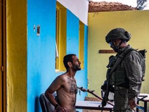 Photo of an Israeli soldier torturing a Palestinian man. (X/@ytirawi)
