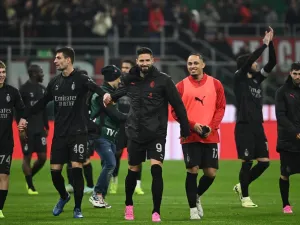 AC Milan's French forward #09 Olivier Giroud (C) leads his team's celebration at the end of the Italian Serie A football match between AC Milan and Napoli at the San Siro Stadium, in Milan on February 11, 2024. (Photo by Isabella BONOTTO / AFP)