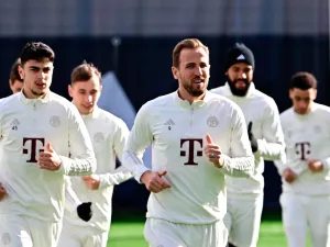 Bayern Munich's English forward #09 Harry Kane (C), Bayern Munich's German-Serbian midfielder #45 Aleksandar Pavlovic (L) and team mates attend a training session of German club FC Bayern Munich in Munich, southern Germany on February 13, 2024, one day ahead of the UEFA Champions League round of 16 first leg football match between S S Lazio and Bayern Munich to be played in Rome. (Photo by Tobias SCHWARZ / AFP)