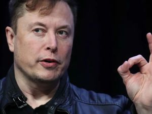إيلون ماسك يهدد