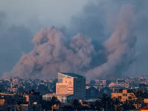 قصف اسرائيلي مكثف على مدينة رفح