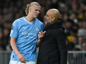Manchester City's Norwegian forward #09 Erling Haaland (L) speaks with Manchester City's Spanish head coach Pep Guardiola during the UEFA Champions League Group G football match between Young Boys (SUI) and Manchester City (ENG) at The Wankdorf Stadium, in Bern on October 25, 2023. (Photo by Fabrice COFFRINI / AFP)