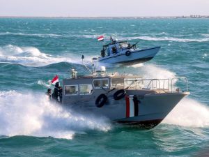 قوارب على متنها عناصر من جماعة الحوثي في البحر الأحمر