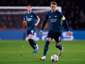 Arsenal's Norwegian midfielder #08 Martin Odegaard controls the ball during a UEFA Champions League group B football match between PSV Eindhoven and Arsenal FC at the Philips Stadium in Eindhoven, on December 12, 2023. (Photo by KENZO TRIBOUILLARD / AFP)