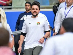 ولي العهد الأردني الأمير الحسين بن عبد الله الثاني، يؤازر منتخب بلاده في الدوحة