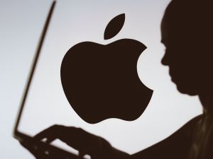 Apple thanks hacker charged with stealing $2.5m 