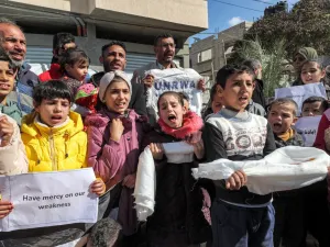 12 دولة، بما في ذلك جهات مانحة رئيسية علقت تمويلها للأونروا