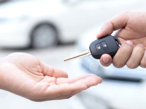أفضل 3 مكاتب تأجير سيارات في دبي بدون تأمين مع العناوين