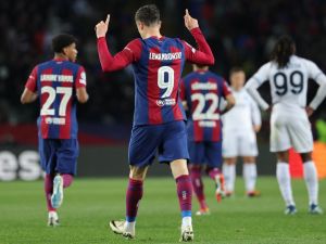 برشلونة إلى ربع النهائي (Photo by LLUIS GENE / AFP)