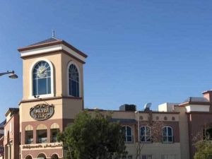 دليل محلات القرية مول دبي: المرافق والخدمات والمواعيد