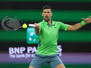 ديوكوفيتش يغادر البطولة (Photo by CLIVE BRUNSKILL / GETTY IMAGES NORTH AMERICA / Getty Images via AFP)