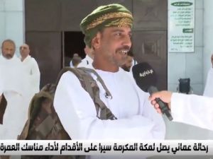 رحالة عماني يصل مكة سيرا على الأقدام من صلالة