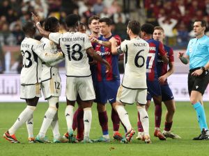 اللقاء يتجدد بين ريال مدريد وبرشلونة (Photo by Giuseppe CACACE / AFP)