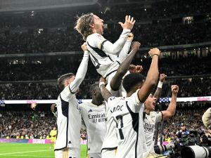 ريال مدريد يواجه فالنسيا اليوم (Photo by JAVIER SORIANO / AFP)