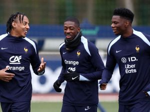 فرنسا تواجه ألمانيا وديا اليوم (Photo by FRANCK FIFE / AFP)