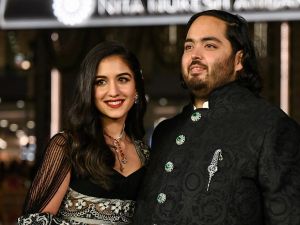 In this picture taken on March 31, 2023, Anant Ambani (R), son of Indian businessman Mukesh Dhirubhai Amani, and his wife Radhika Merchant pose for pictures during the inauguration of the Nita Mukesh Ambani Cultural Centre (NMACC) at the Jio World Centre (JWC) in Mumbai. (Photo by SUJIT JAISWAL / AFP) Mukesh Ambani