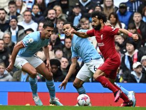 من هو معلق مباراة ليفربول ومانشستر سيتي في الدوري الإنجليزي 2023-24؟