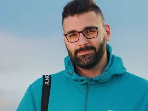 معتز عزايزة 