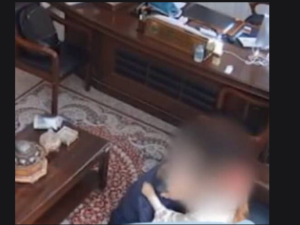 تسريب جنسي لعميد كلية مع طالباته يثير زوبعة في العراق