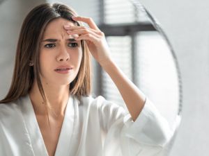 جميلة البوابة: 5 عادات يمكن أن تسبب المزيد من التجاعيد