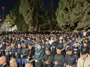 35 ألفًا يؤدون صلاتي العشاء والتراويح في المسجد الأقصى القدس