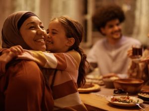 كيف تعودين أطفالك على الصيام في شهر رمضان؟