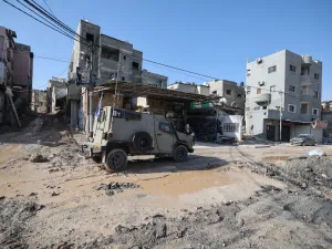 اقتحامات ومواجهات بين جنود الإحتلال والفلسطينيين في مناطق مختلفة بالضفة الغربية