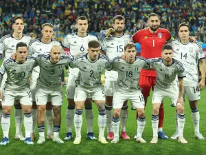 Italy's players pose for the team photo prior to the UEFA EURO 2024 Group C qualifying football match between Ukraine and Italy at the BayArena Stadium in Leverkusen, western Germany on November 20, 2023. (Photo by LEON KUEGELER / AFP)